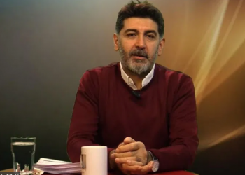 25 شخصا يعتدون على صحفي تركي معارض