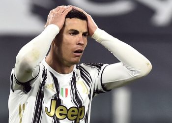 بطل مونديال 1958 يشن هجوما لاذعا على رونالدو