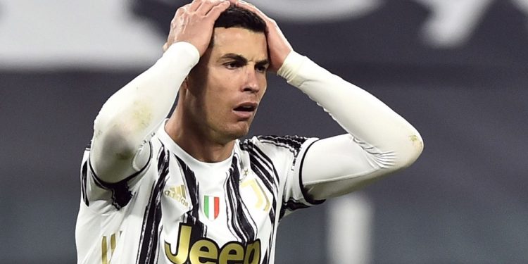 بطل مونديال 1958 يشن هجوما لاذعا على رونالدو