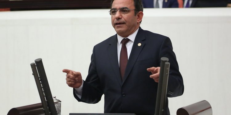 برلماني: أردوغان يتسول مثل الطفل