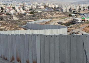 الجيش الإسرائيلي يكمل بناء جدار خرساني تحت الأرض على حدود غزة