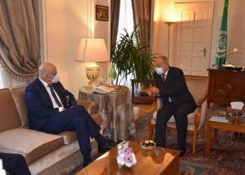 أبو الغيط يناقش مع وزير خارجية اليونان أهم قضايا المنطقة