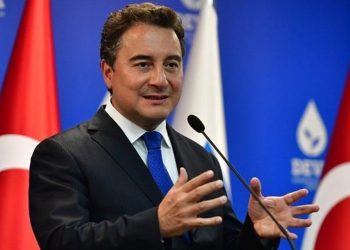 تصريحات قوية من باباجان حول ضحايا الطوارئ والتفتيش العاري