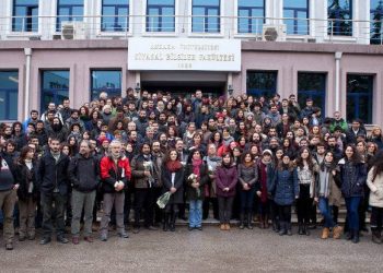 أكاديميو جامعة أنقرة يدعمون طلاب البسفور