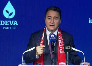 باباجان: أردوغان يتذكر حقوق الإنسان عندما ينهار الاقتصاد