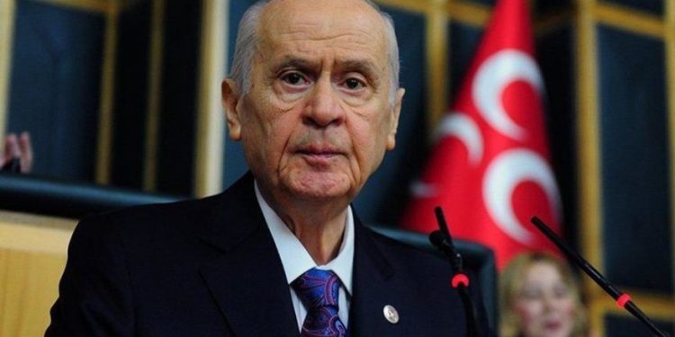 كاتب تركي: هل يسعى بهجلي لإغلاق حزب أردوغان؟