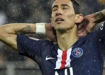 دي ماريا يغادر الملعب أثناء المباراة باكيًا