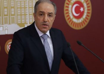 برلماني تركي: النواب حصلوا على لقاح كورونا سرًا