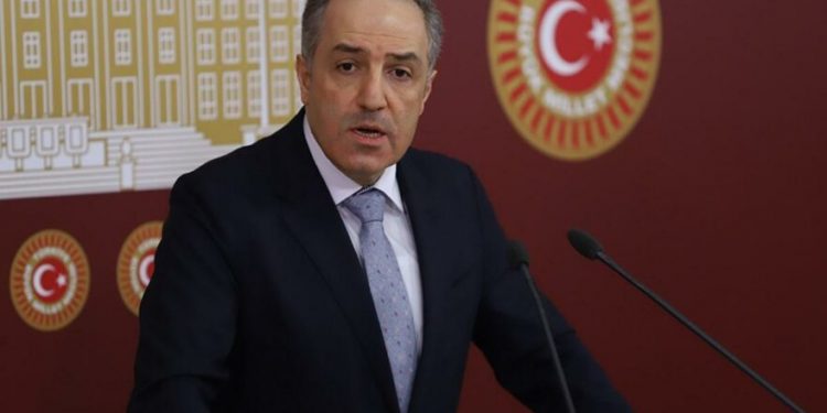 برلماني تركي: النواب حصلوا على لقاح كورونا سرًا