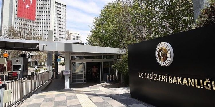 تركيا تطالب إسرائيل واليونان باحترام جرفها القاري