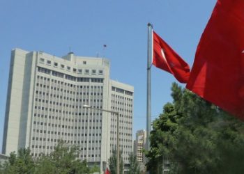 أنقرة: قرارات الجامعة العربية تُتَّخَذُ دون تشاور شفاف.. وحماية سيادة الدول العربية من أولوياتنا