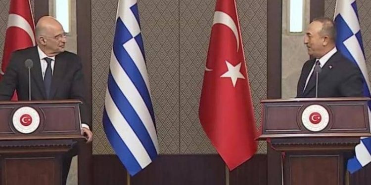 “اشتباك لفظي” خلال مؤتمر صحفي لوزيري خارجية تركيا واليونان في أنقرة