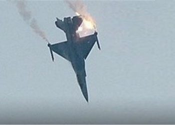 تحطم طائرة تدريب للجيش التركي في بحر إيجه ونجاة طياريها