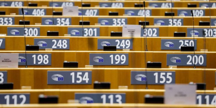 برلمانيون أوروبيون يطالبون بعقوبات صارمة على تركيا