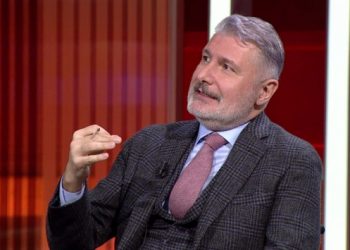 سياسي: بعد 20 سنة من حكم حزب أردوغان الأتراك يريدون العيش بالخارج