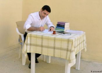 دميرطاش: تحالف أردوغان يفاوض المعارضة على الدستور الجديد