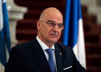 أول تعليق من وزير خارجية اليونان بعد المشادة مع نظيره التركي