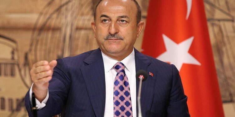 جاويش أوغلو يدعو روسيا لتقييم سلامة المنتجعات التركية في ضوء فيروس كورونا