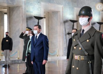 رئيس الحكومة الليبية يزور ضريح أتاتورك