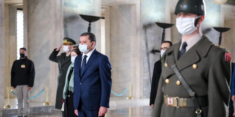 رئيس الحكومة الليبية يزور ضريح أتاتورك