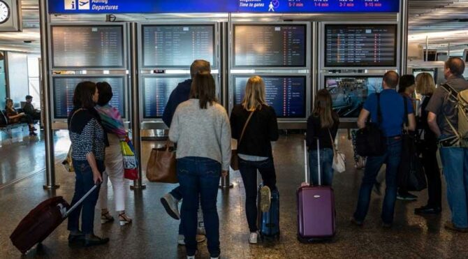 43 مواطنا أرسلتهم تركيا إلى الخارج يرفضون العودة!