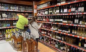 أتراك ينتقدون قرار أردوغان حظر بيع المشروبات الكحولية خلال العزل العام