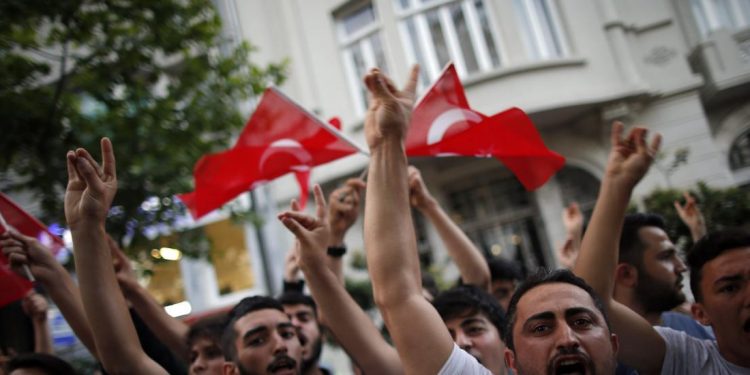 “الذئاب الرمادية” يهاجمون جمعية كردية في ليون الفرنسية