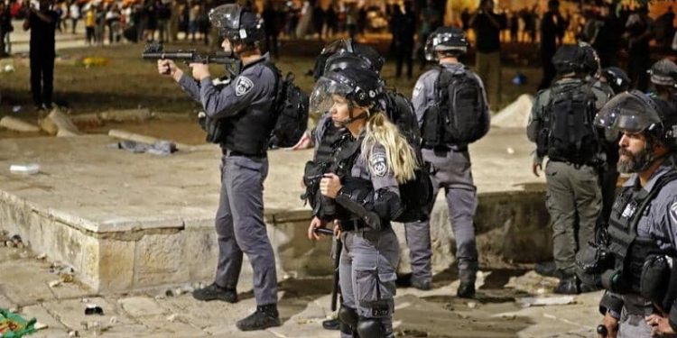 المواجهات تتوسع إلى مدن الداخل.. وعمدة مدينة “اللد” يطلب التدخل السريع