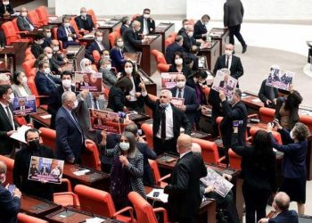 دستور تركيا الجديد.. هل طُبِخَ في مطابخ الحركة القومية أم الأردوغانية؟