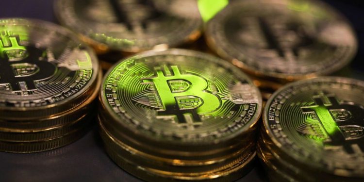 “بتكوين” تهوي بعد تراجع”تسلا” عن قبولها كوسيلة دفع