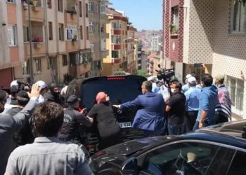 تركيا.. الاعتداء على موكب عمدة إسطنبول