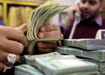 معهد التمويل الدولي يعلن أسباب توقعاته ارتفاع الدولار في تركيا