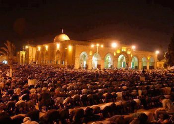 رغم التوتر والقيود.. المسجد الأقصى يعج بأكثر من 90 ألف مصلي في ليلة القدر