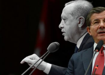 داود أوغلو يعترف بتدبير مؤامرة مع أردوغان ضد فتح الله كولن