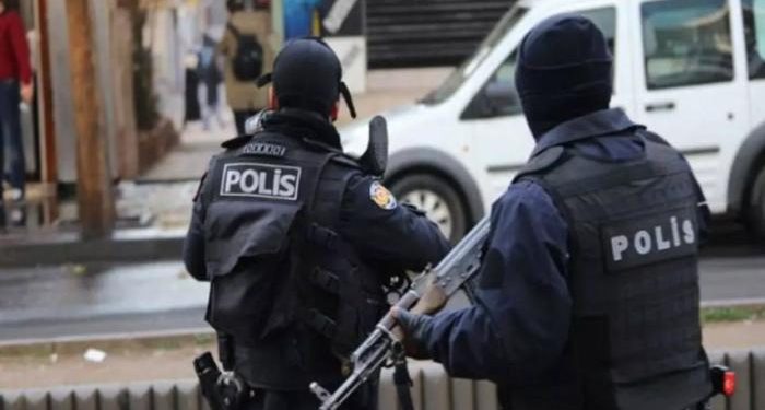 تركيا.. اعتقال 35 بسبب سفرهم إلى الخارج!