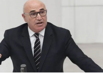 كررها 16 مرة خلال دقيقة.. برلماني تركي: من يحصل شهريًا على 10 آلاف دولار من المافيا؟