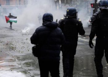 مظاهرة مؤيدة لفلسطين في “باريس” تقمعها الشرطة