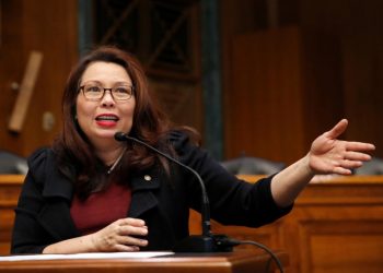 السناتورة دوكوورث تحثّ الرئيس بايدن على دعم أكراد سوريا وتخليصهم من نير الأتراك