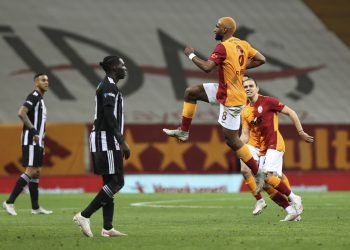 جالطة سراي يفوز على بشكتاش بثلاثة أهداف