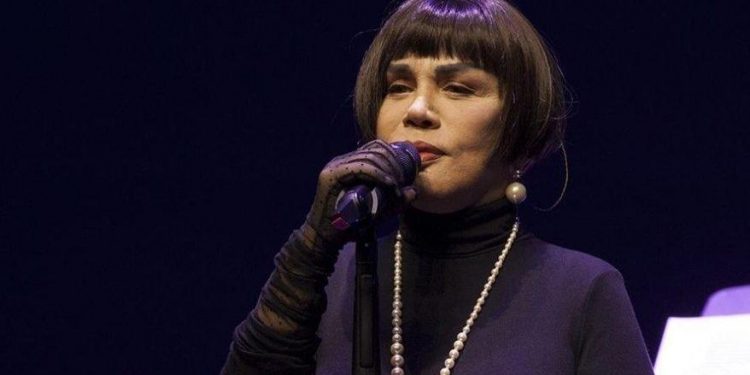 مغنية تركية شهيرة تحذِّر الحكومة بشأن محجر ريزا