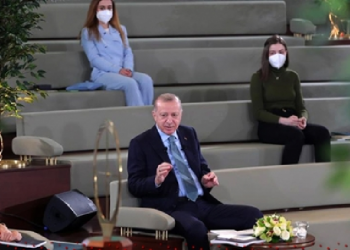 أردوغان يرفض تقييد السياح بتدابير كورونا “لجلب العملة”!