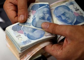 تركيا.. خبراء يتوقعون وضعًا سيئًا لليرة نهاية 2021