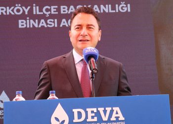 باباجان يحذر من خطورة تأخر التحقيق مع رجال أردوغان