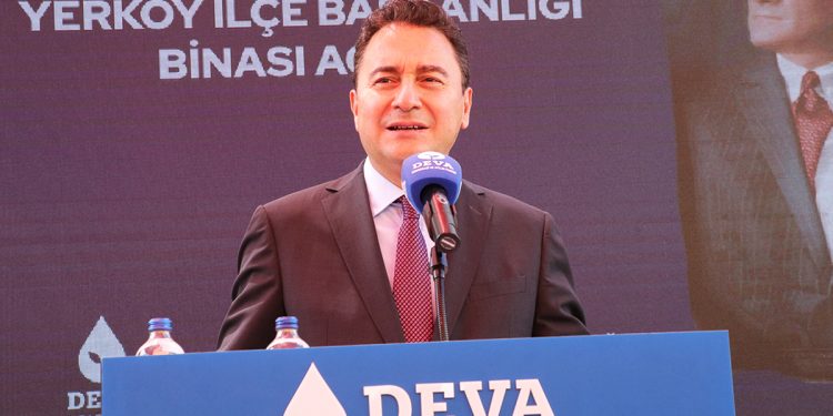 باباجان يحذر من خطورة تأخر التحقيق مع رجال أردوغان