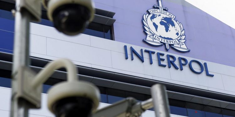الإنتربول: مذكرة توقيف الصحفي جان دوندار ذات “رائحة سياسية كريهة”