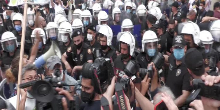 تركيا.. مسيرة احتجاجية ضد تدشين قناة إسطنبول