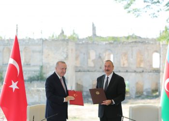 أردوغان يدعو أذربيجان إلى “شراكة” نفطية في ليبيا