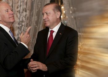 بلومبرج تدعو بايدن لاستخدام “القوة الغاشمة” مع أردوغان