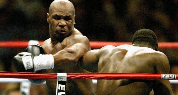 “الرجل الحديدي” يساعد في توزيع 700 صندوق طعام على المحتاجين