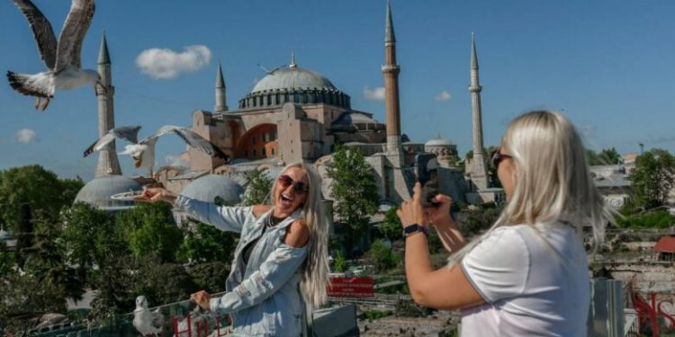 غياب السياح الروس يكلف تركيا أكثر من ملياري دولار